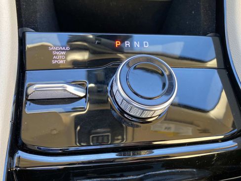 Used 2022 Jeep Grand Cherokee Limited image 17