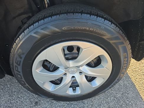 Certified 2021 Toyota RAV4 LE FWD image 6