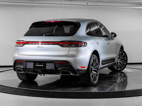 Certified 2025 Porsche Macan image 7