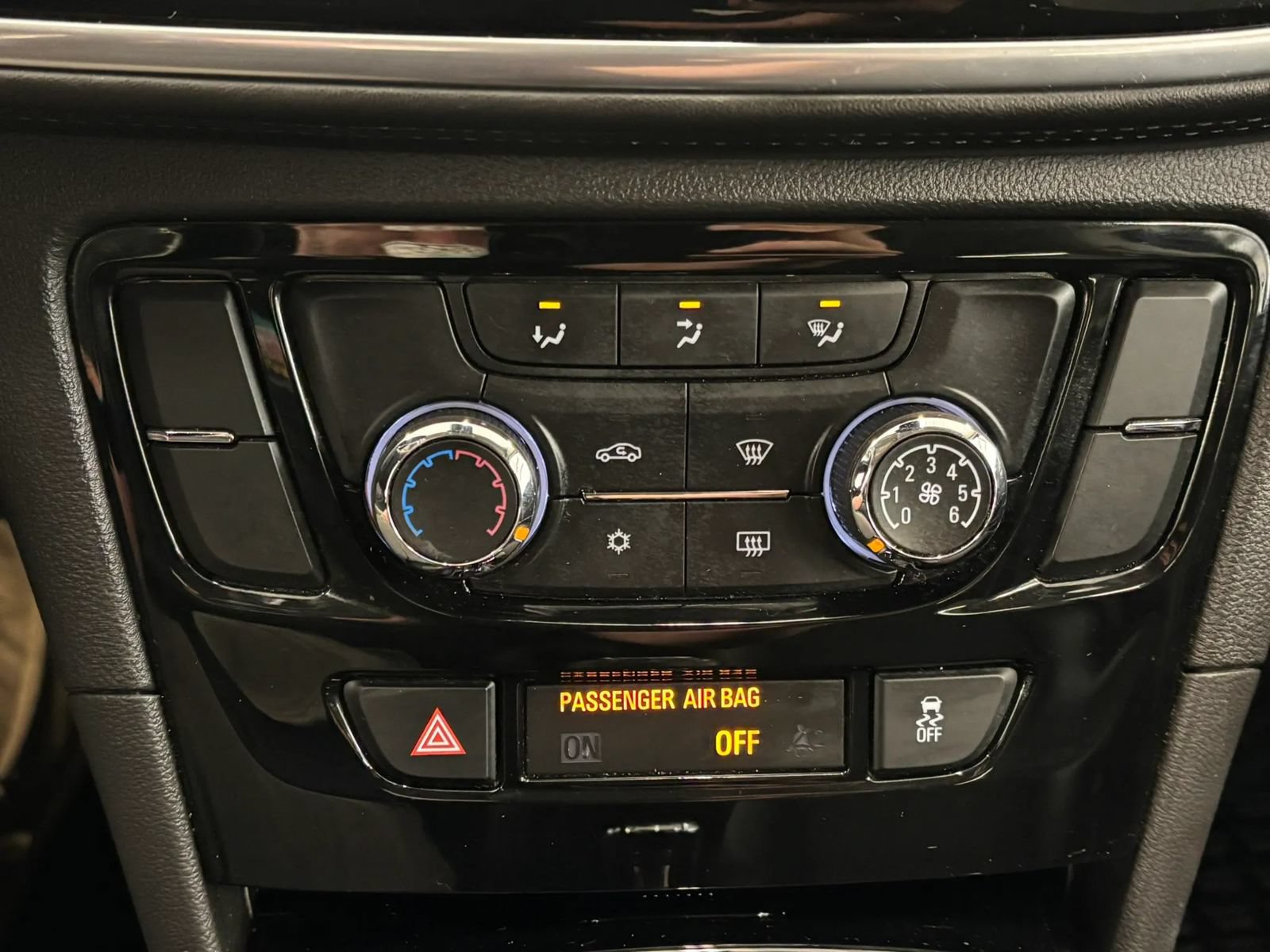 Used 2022 Buick Encore Preferred AWD/4WD image 41