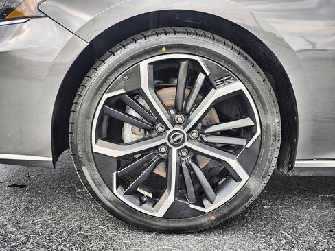 Used 2024 Nissan Altima 2.5 SR FWD image 10