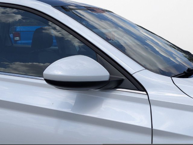 Used 2024 Volkswagen Jetta SE FWD image 11