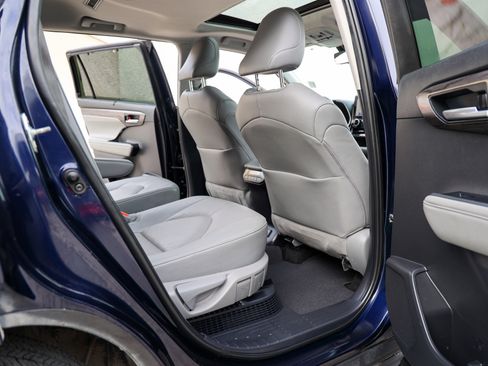Used 2024 Toyota Highlander Limited FWD image 47