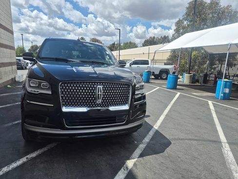 Used 2024 Lincoln Navigator Reserve AWD/4WD image 9