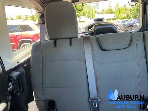 Used 2026 Jeep Wrangler Unlimited Rubicon AWD/4WD image 19
