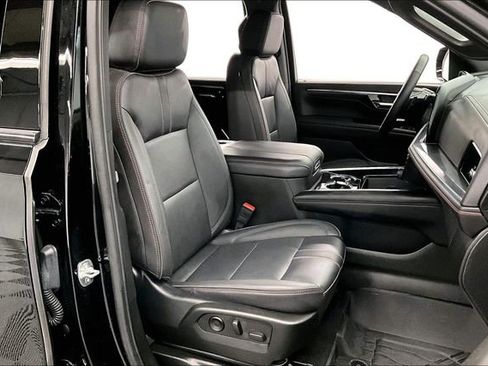 Used 2025 Chevrolet Tahoe RST w/ Comfort Package AWD/4WD image 8