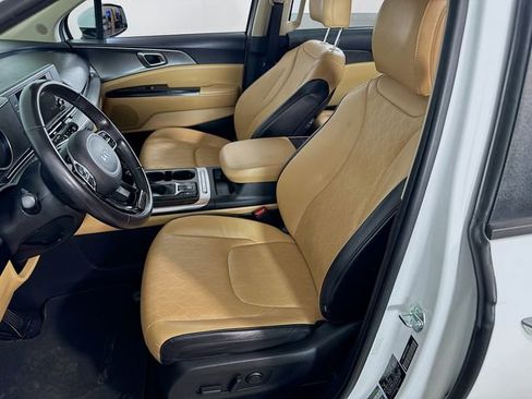 Used 2023 Kia Carnival LX image 21