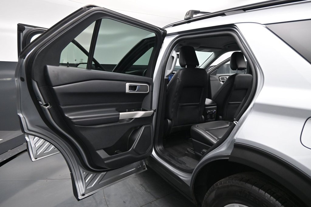 Certified 2022 Ford Explorer XLT w/ Equipment Group 202A AWD/4WD image 15