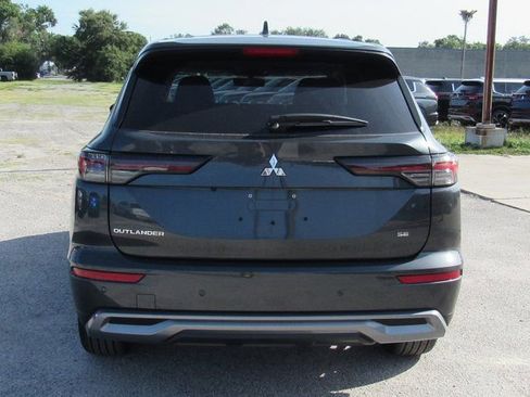 New 2025 Mitsubishi Outlander SE image 4