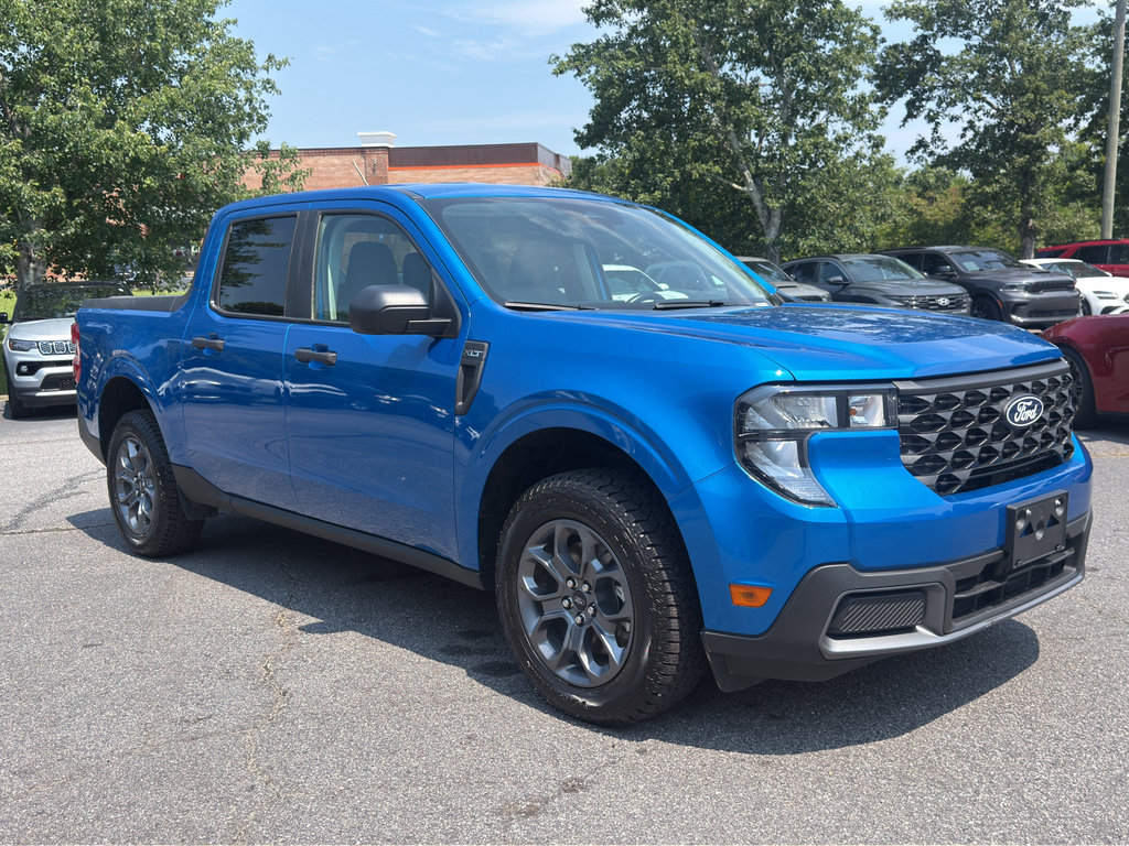 Used 2025 Ford Maverick XLT w/ Equipment Group 302A AWD/4WD image 2