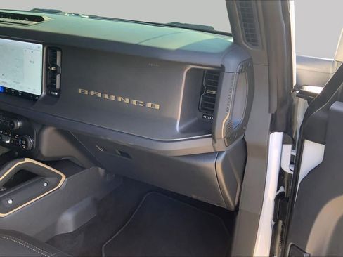 Certified 2026 Ford Bronco Badlands w/ Sasquatch Package AWD/4WD image 19
