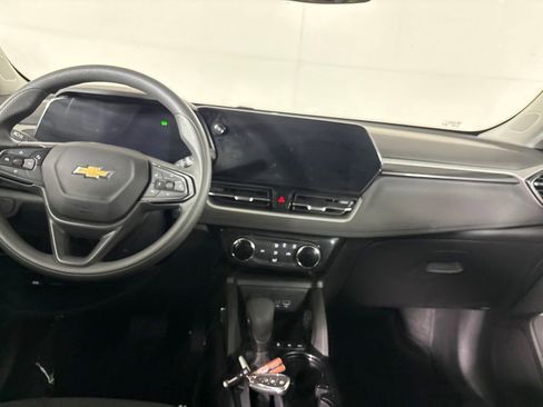 Used 2025 Chevrolet TrailBlazer LT AWD/4WD image 19