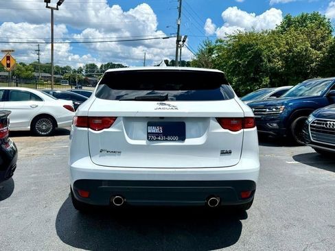 Used 2017 Jaguar F-PACE R-Sport image 9
