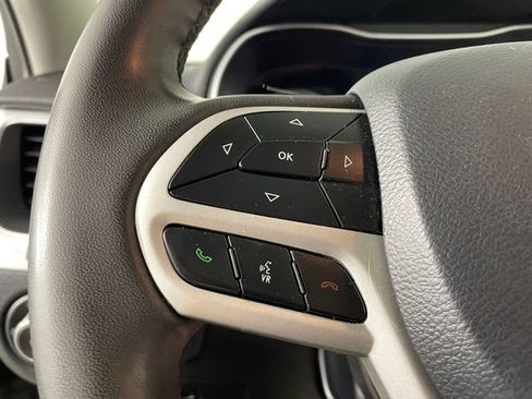 Certified 2022 Jeep Cherokee Latitude w/ Sun & Sound Group AWD/4WD image 11