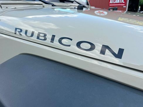 Used 2017 Jeep Wrangler Unlimited Rubicon AWD/4WD image 11