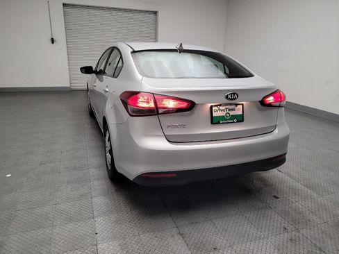 Used 2017 Kia Forte LX image 6