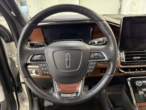 Used 2024 Lincoln Navigator L Reserve image 17