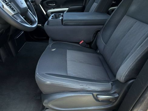 Used 2024 Nissan Titan SV AWD/4WD image 22