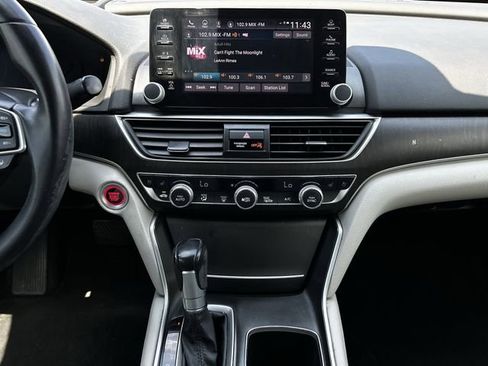Used 2018 Honda Accord Touring image 18