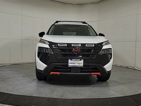 Used 2025 Nissan Rogue SV image 3