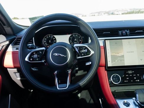 Used 2025 Jaguar F-PACE R-Dynamic S AWD/4WD image 12