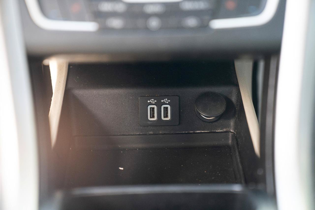 Used 2020 Ford Fusion SEL FWD image 27