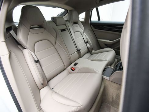 Certified 2025 Porsche Panamera 4 image 50