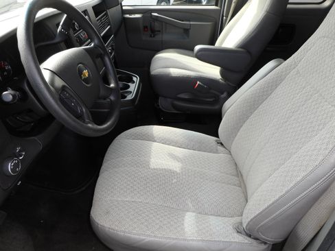 Used 2016 Chevrolet Express 3500 LT w/ LT Preferred Equipment Group image 13