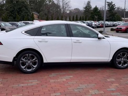 Certified 2023 Honda Accord EX image 3