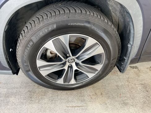 Used 2020 Toyota Highlander XLE image 10