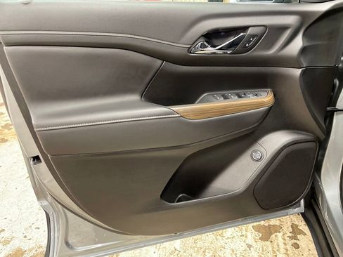 Certified 2023 GMC Acadia SLE w/ Driver Convenience Package image 11