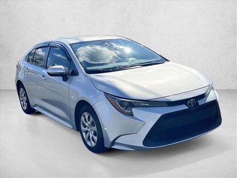 Certified 2022 Toyota Corolla LE image 3
