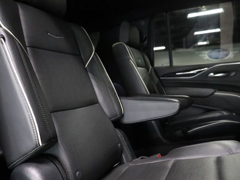 Used 2022 Cadillac Escalade ESV Sport w/ Touring Package image 24