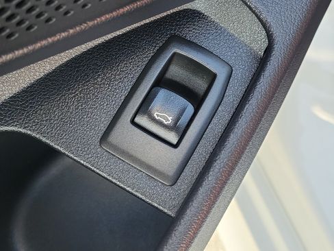 Used 2024 BMW 330i Sedan w/ Premium Package RWD image 19