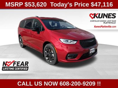 New 2026 Chrysler Pacifica Select w/ S Appearance Package