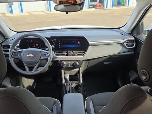 Used 2025 Chevrolet TrailBlazer LT image 14