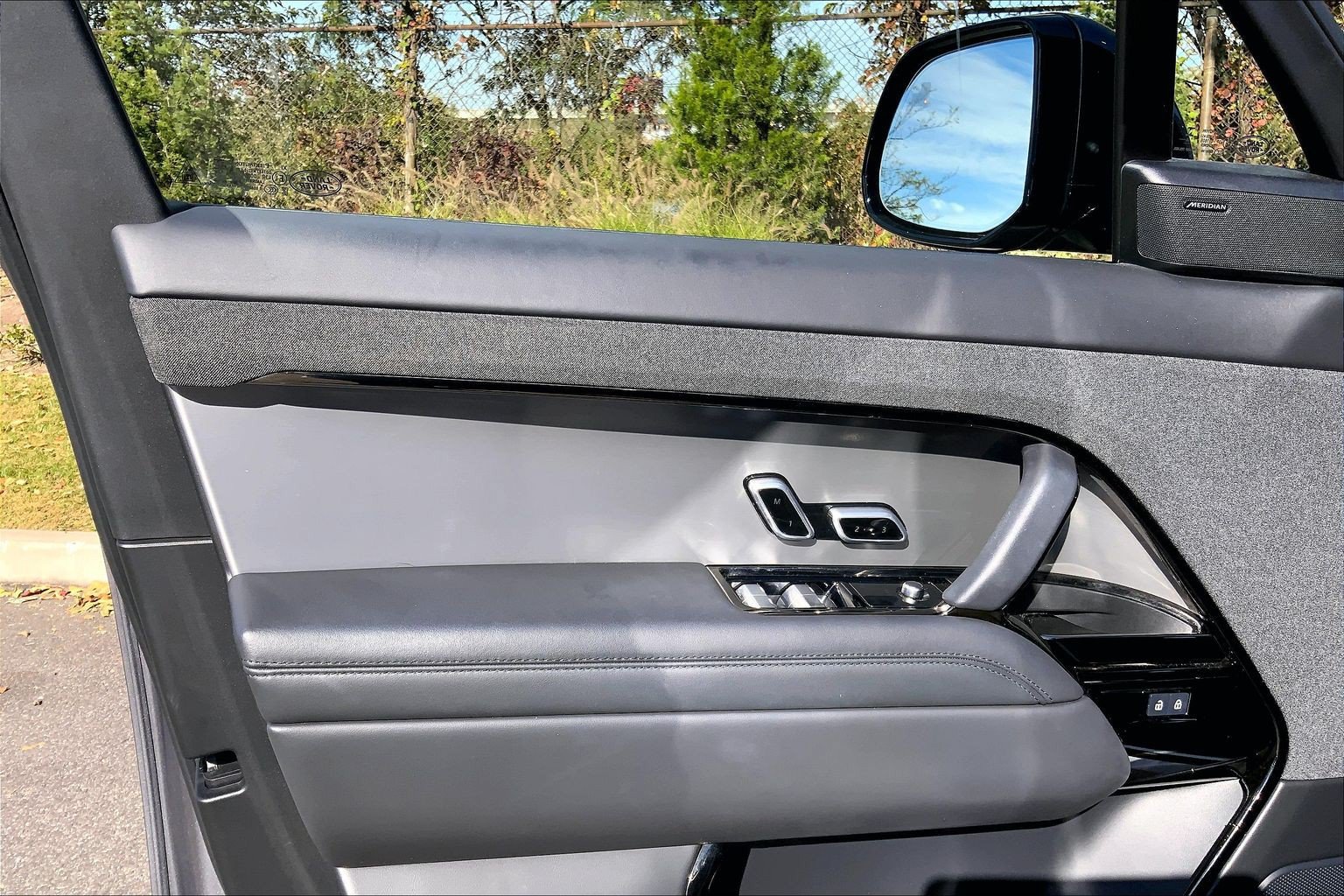 Used 2024 Land Rover Range Rover Sport SE AWD/4WD image 21