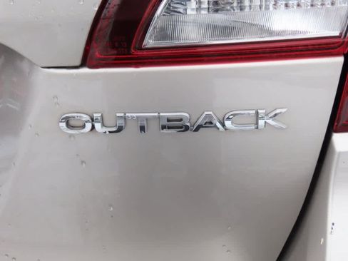 Used 2016 Subaru Outback 2.5i Premium image 7