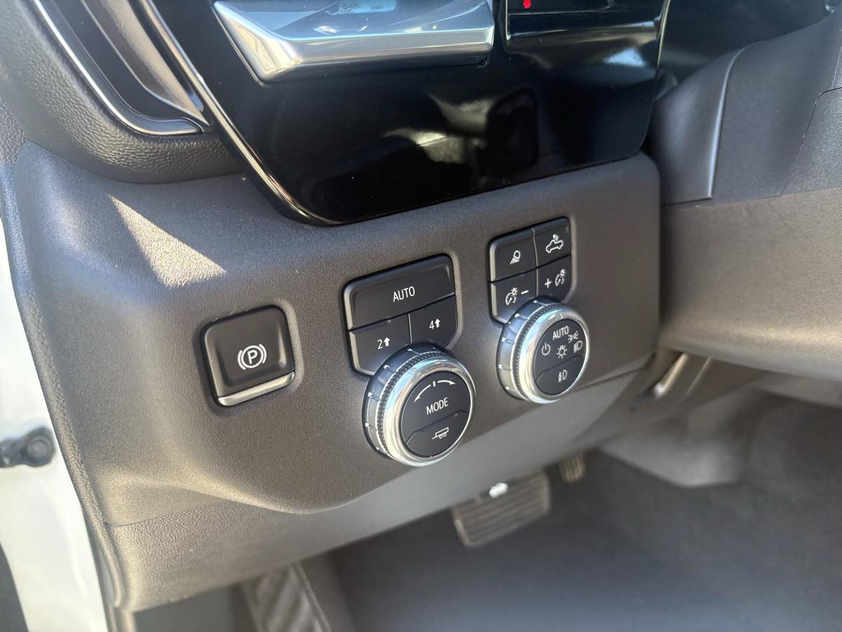 Used 2025 GMC Sierra 1500 SLT AWD/4WD image 23