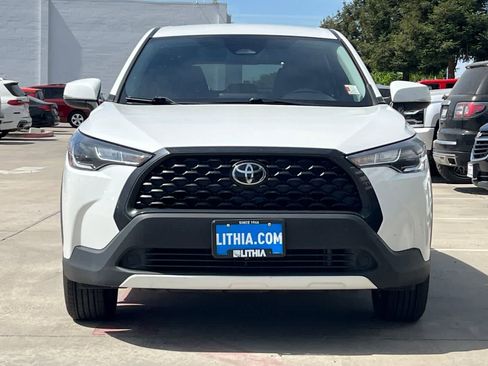 Used 2024 Toyota Corolla Cross LE image 11