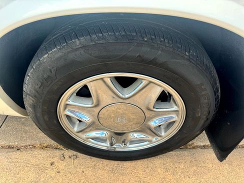 Used 2001 Cadillac Eldorado ESC w/ Comfort/Convenience Pkg image 16