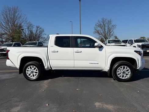 Used 2025 Toyota Tacoma SR5 image 1