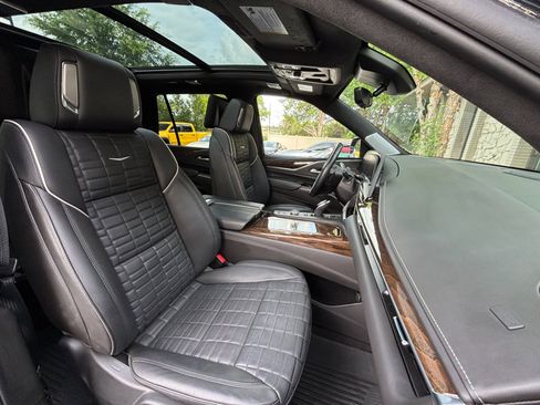 Used 2024 Cadillac Escalade Premium Luxury Platinum AWD/4WD image 38