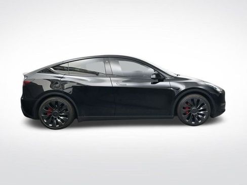 Used 2022 Tesla Model Y Performance image 3