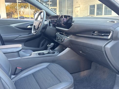 Used 2025 Buick Envista Preferred image 13