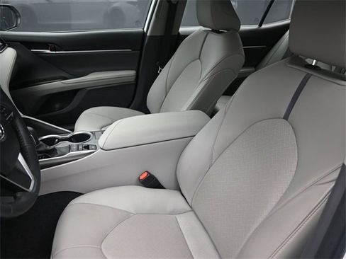 Used 2024 Toyota Camry XLE image 19