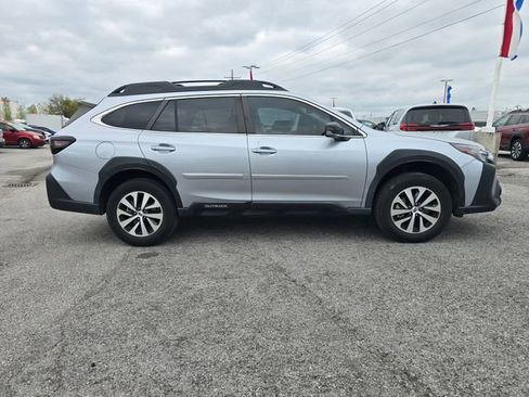 Used 2024 Subaru Outback Premium AWD/4WD image 3