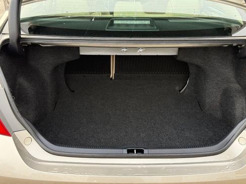 Used 2017 Toyota Camry LE image 9