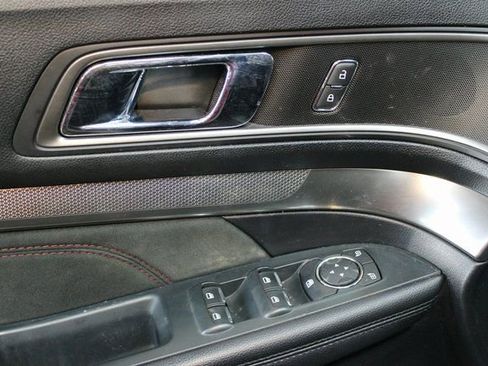 Used 2019 Ford Explorer XLT w/ XLT Sport Appearance Package image 18