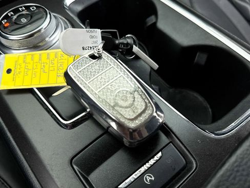 Used 2017 Ford Fusion SE w/ Fusion SE Technology Package image 32